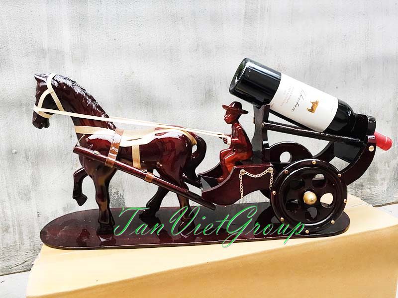 xe ngựa kéo chai rượu